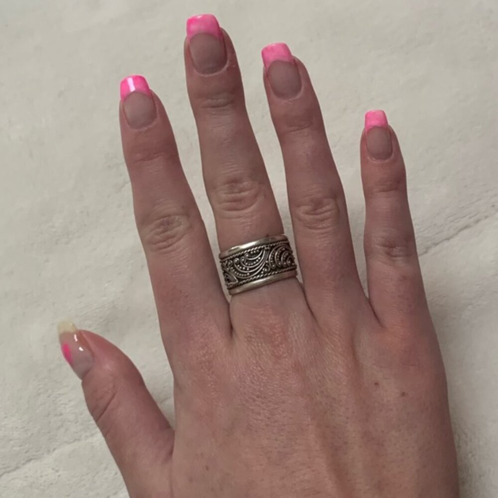 Vintage Style Silver-Tone Metal Patterned Thick Bandring - Picture 2 of 5